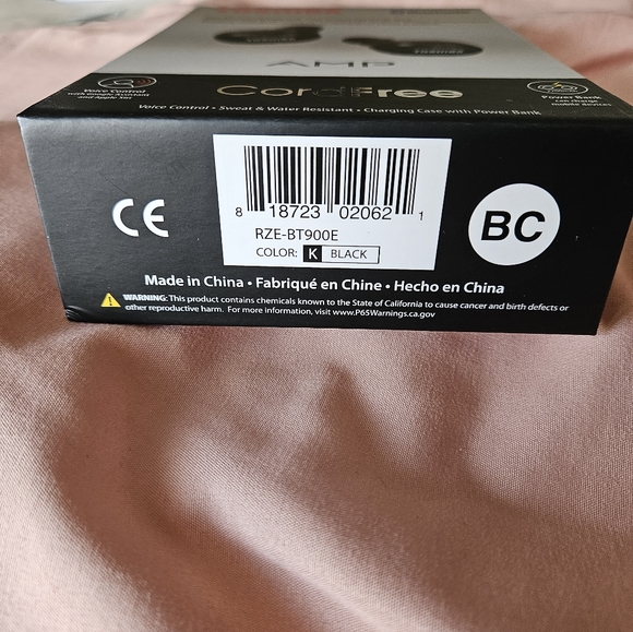 True Wireless Earbuds with Voice Control and Power Bank Black Like New In Box - Picture 9 of 12